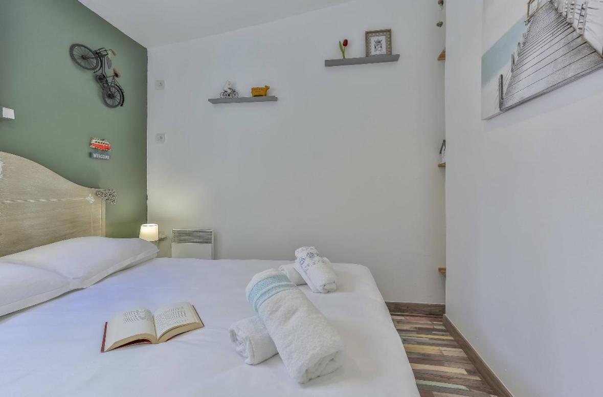 Le Refuge Avec Terrasse Et Jardin, En Plein Centre-ville, Gare 5 Minutes A Pieds Apartment